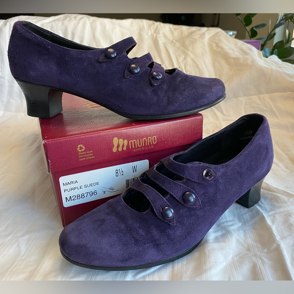 Munro purple suede pumps.